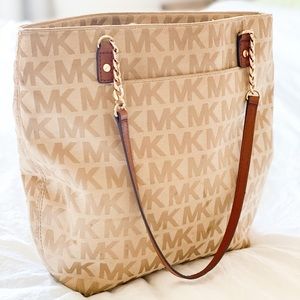 Micheal Kors Purse